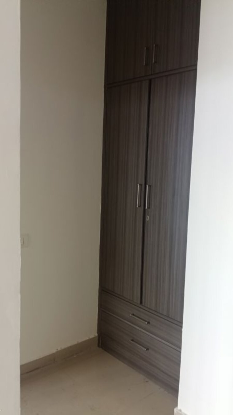 Room, sector 39 3 Bedroom 2550 Sq.Ft. Apartment In Sector 39 Gurgaon 10175186
