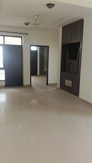 Room in 3 BHK Apartment at Sector 39 – for Sale