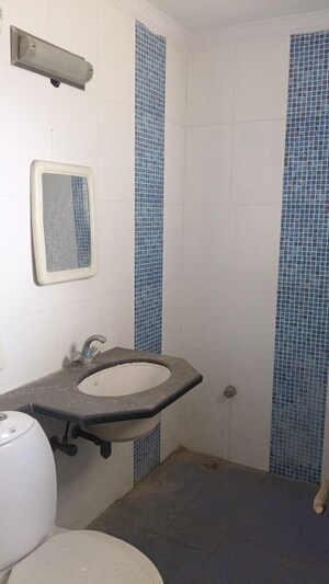 Bathroom in 4 BHK Apartment at Sector 39 – for Rent