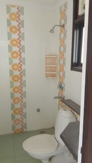 Furnished Amenities in 4 BHK Apartment at Sector 39 – for Rent