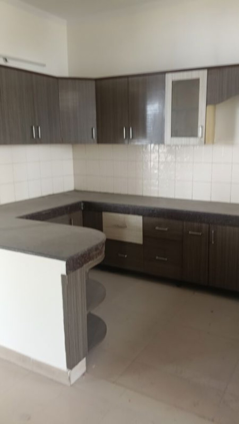 Kitchen, sector 39 4 Bedroom 2500 Sq.Ft. Apartment In Sector 39 Gurgaon 10175191