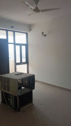 4 BHK + Servant Room Apartment For Rent in Sector 39