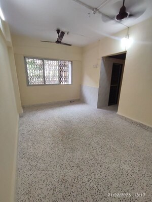 Room in 2.5 BHK Apartment at Gundecha Greens, Kandivali East – for Sale