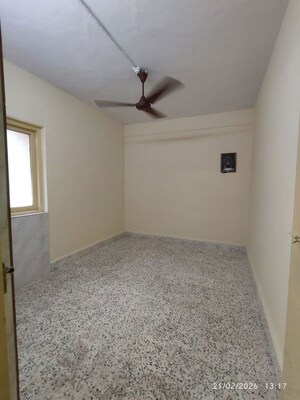 Room in 2.5 BHK Apartment at Gundecha Greens, Kandivali East – for Sale