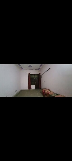 Room in 2.5 BHK Independent House at Sector 8 – for Rent