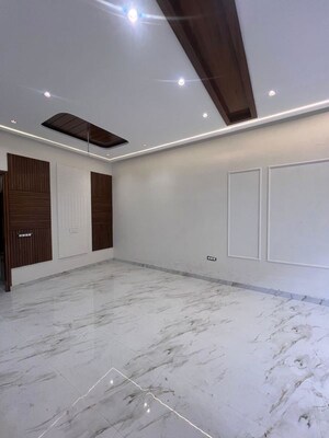 Room in 5 BHK Independent House at Onyxe Paraiso, Patiala Road – for Sale