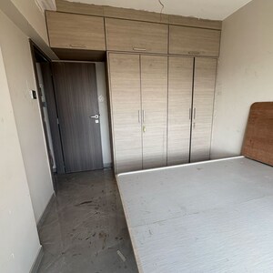 Room in 2 BHK Apartment at VS Royale 22, Vikhroli East – for Rent