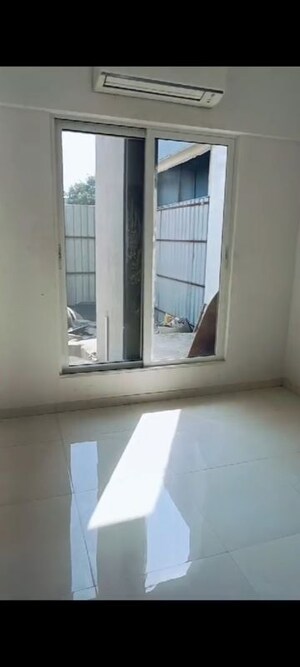 Room in 1 BHK Apartment at Dosti West County Phase 4 Dosti Pine, Balkum Pada – for Sale