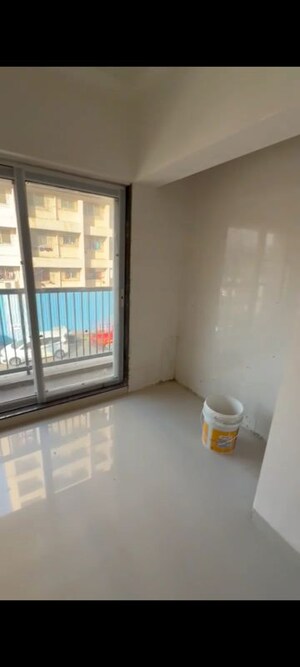 Room in 2 BHK Apartment at Raunak Residency Thane, Pokhran Road No One – for Sale