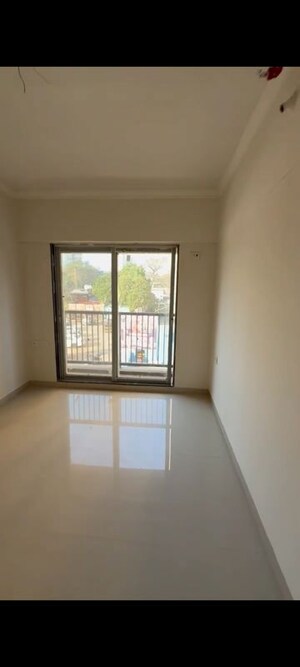 Room in 2 BHK Apartment at Raunak Residency Thane, Pokhran Road No One – for Sale