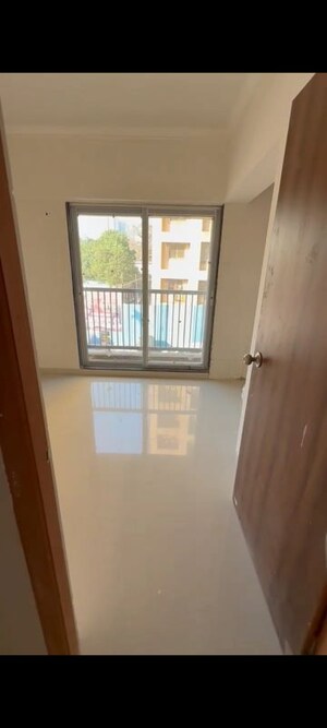 Room in 2 BHK Apartment at Raunak Residency Thane, Pokhran Road No One – for Sale