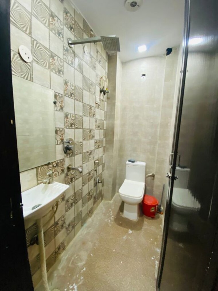 Bathroom, uttam nagar 2 Bedroom 2950 Sq.Ft. Builder Floor In Uttam Nagar Delhi 10175234