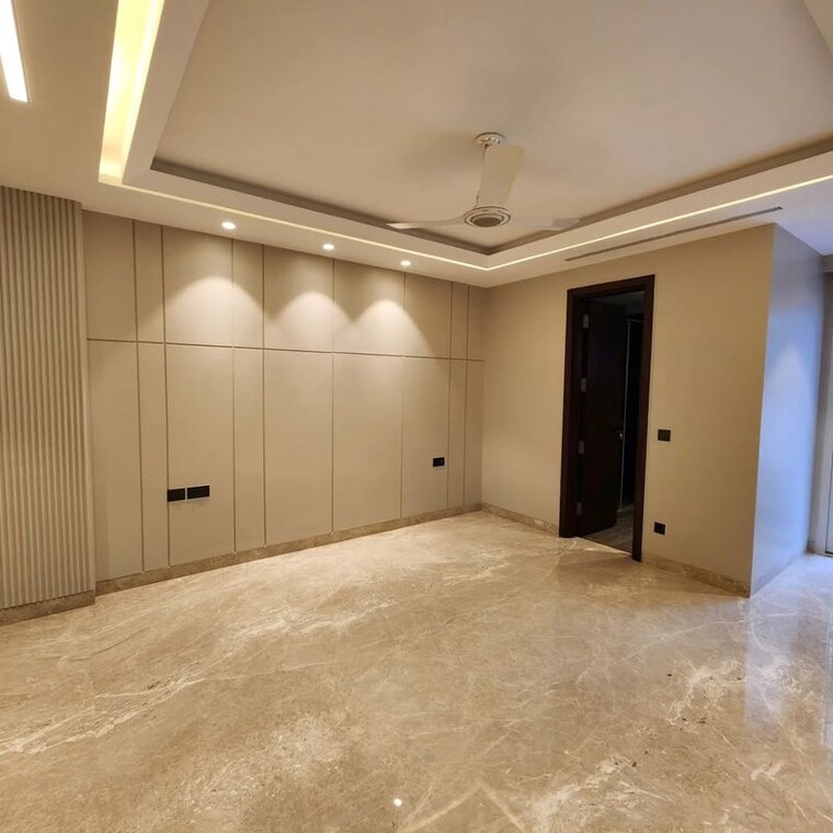 Room, model town phase 1 4 Bedroom 272 Sq.Yd. Builder Floor In Model Town Phase 1 Delhi 10175239