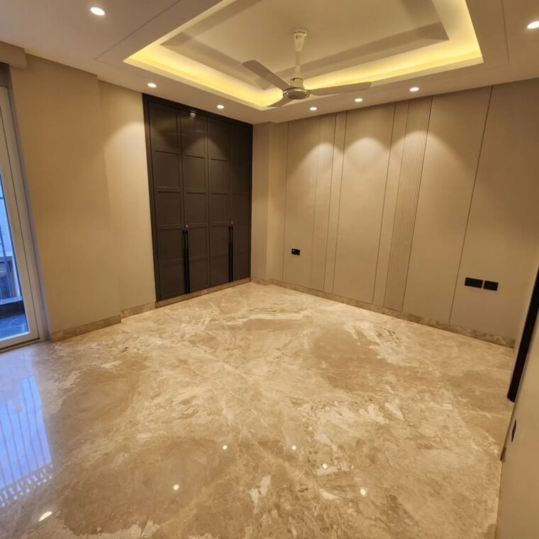 Room, model town phase 1 4 Bedroom 272 Sq.Yd. Builder Floor In Model Town Phase 1 Delhi 10175239