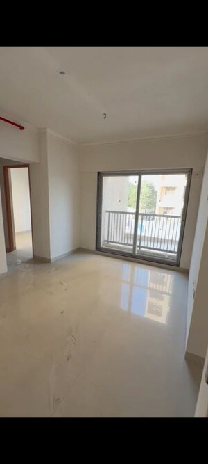 Room in 6+ BHK Apartment at Runwal Zenith, Balkum Pada – for Sale