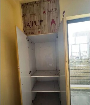 Furnished Amenities in 2 BHK Apartment at Hazratganj – for Rent