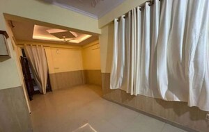 Room in 2 BHK Apartment at Hazratganj – for Rent