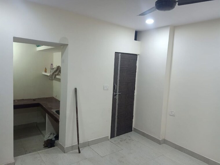 Room, kalkaji 1 RK 300 Sq.Ft. Builder Floor In Kalkaji Delhi 10167574