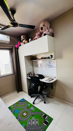 2 BHK Apartment For Rent in Kiran Towers