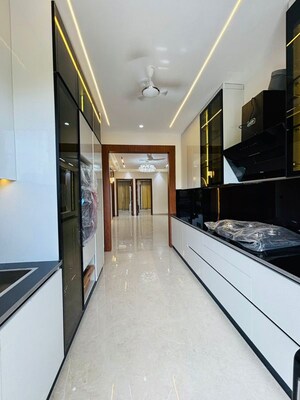 Building Lobby in 3 BHK Builder Floor at Ansal API Esencia, Sector 67 – for Sale