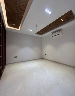 Room in 4 BHK Builder Floor at Anant Raj Ashok Estate, Sector 63a – for Sale