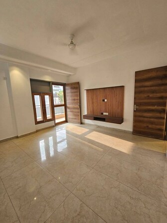 2 BHK + Pooja Room Apartment For Rent in DLF Cyber SEZ in Sector 24, Gurgaon