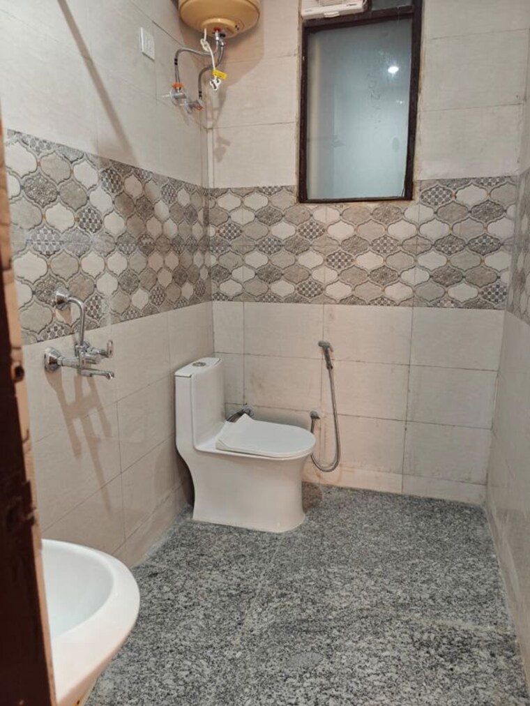 Bathroom, sector 45 2 Bedroom 215 Sq.Yd. Builder Floor In Sector 45 Gurgaon 10175324