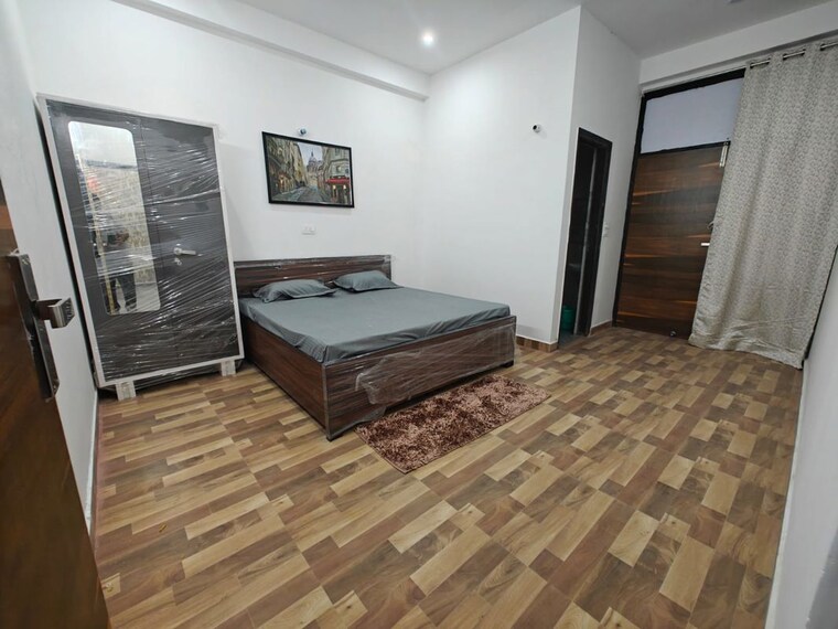 Bedroom, sector 45 2 Bedroom 215 Sq.Yd. Builder Floor In Sector 45 Gurgaon 10175324