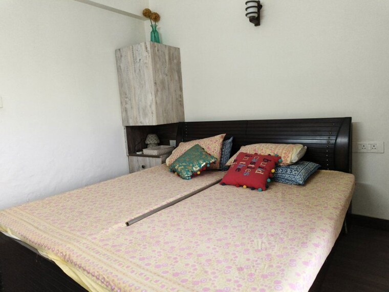 Bedroom, paras-tierea 2.5 Bedroom 1410 Sq.Ft. Apartment In Sector 137 Noida 10175326