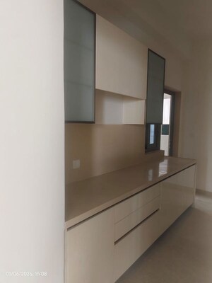 Room in 4 BHK Apartment at Piramal Mahalaxmi Central Tower, Mahalaxmi – for Rent