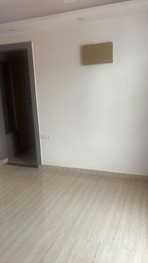 Room in 3 BHK Builder Floor at Sector 57 – for Rent