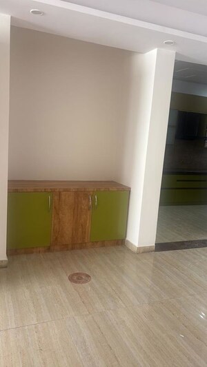 Room in 3 BHK Builder Floor at Sector 57 – for Rent