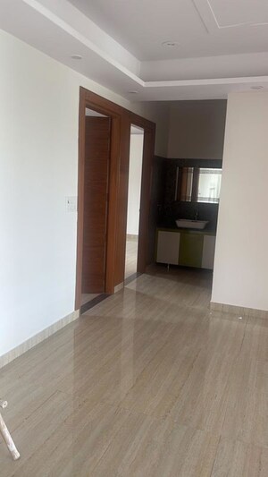 Room in 3 BHK Builder Floor at Sector 57 – for Rent
