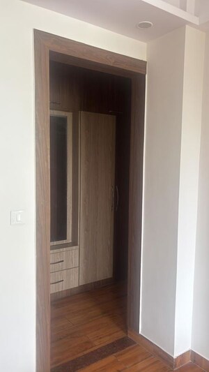 Building Lobby in 3 BHK Builder Floor at Sector 57 – for Rent