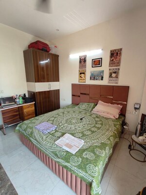 Bedroom in 2.5 BHK Apartment at Sector 42 – for Rent