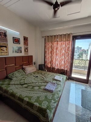 Bedroom in 2.5 BHK Apartment at Sector 42 – for Rent