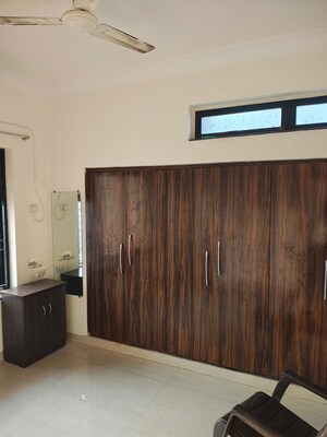 Furnished Amenities in 1 BHK Apartment at K Raheja Heights, Malad East – for Rent