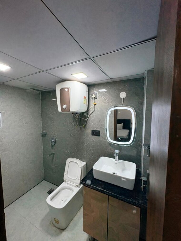 Bathroom, sector 42 1 RK 680 Sq.Ft. Apartment In Sector 42 Gurgaon 10175410