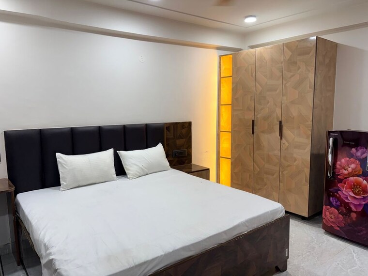 Bedroom, sector 42 1 RK 680 Sq.Ft. Apartment In Sector 42 Gurgaon 10175410