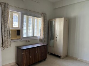 Room in 1 BHK Apartment at Manohar Mahal CHS, Mahim – for Rent