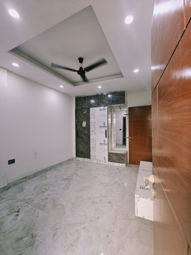 Room, sector 74 3 Bedroom 1500 Sq.Ft. Builder Floor In Sector 74 Noida 10175413