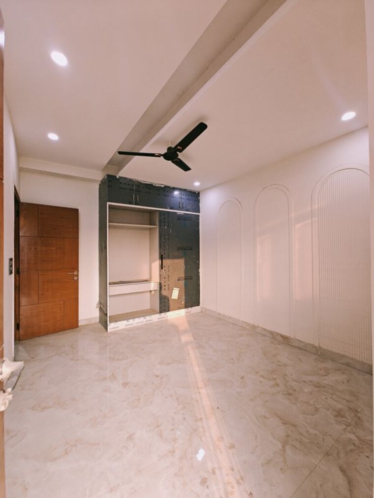 Room, sector 74 3 Bedroom 1500 Sq.Ft. Builder Floor In Sector 74 Noida 10175413