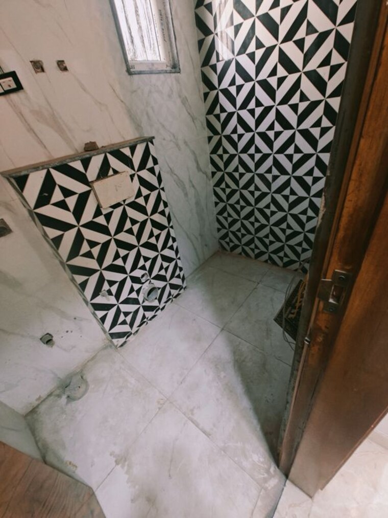 Bathroom, sector 107 3.5 Bedroom 1750 Sq.Ft. Builder Floor In Sector 107 Noida 10175421