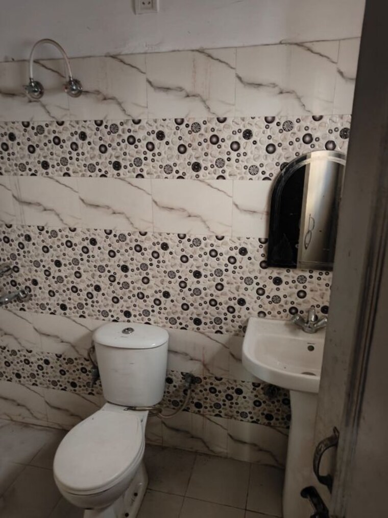 Bathroom, gms road 2 Bedroom 1300 Sq.Ft. Builder Floor In Gms Road Dehradun 10175437