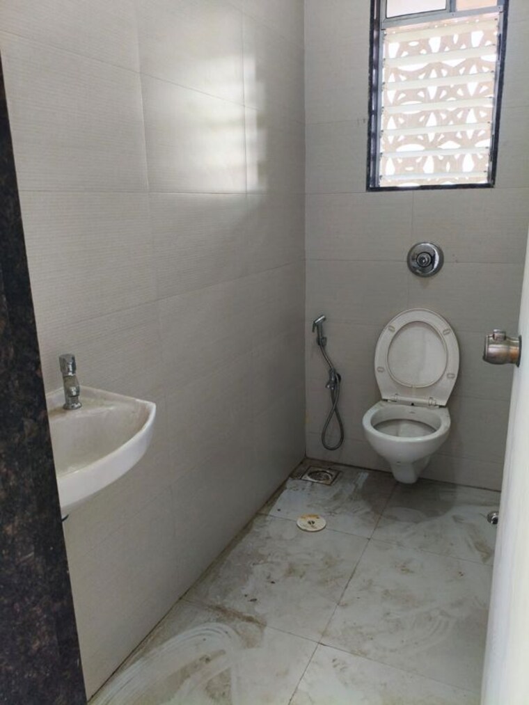 Bathroom, nirmal-city-of-joy 1 Bedroom 400 Sq.Ft. Apartment In Mulund West Mumbai 10175438