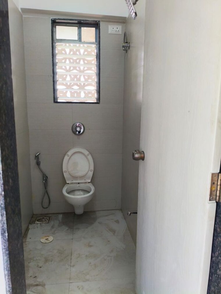 Bathroom, nirmal-city-of-joy 1 Bedroom 400 Sq.Ft. Apartment In Mulund West Mumbai 10175438