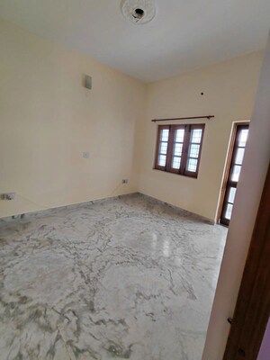 Room in 3 BHK Independent House at Gms Road – for Rent