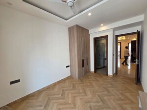 Room in 3 BHK Builder Floor at Sector 71 – for Rent