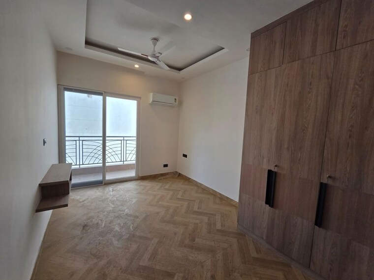 Room, sector 71 3 Bedroom 1250 Sq.Ft. Builder Floor In Sector 71 Gurgaon 10175456