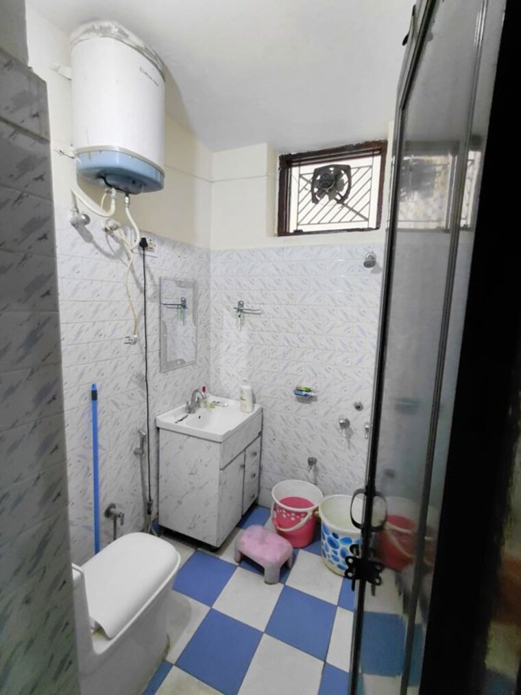 Bathroom, rajendra nagar 3 Bedroom 2500 Sq.Ft. Independent House In Rajendra Nagar Rishikesh 10175462